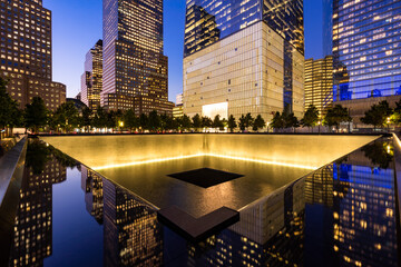 NYC Sadzawki Lustrzane "9/11 Memorial Pools" oraz "Survivor free"