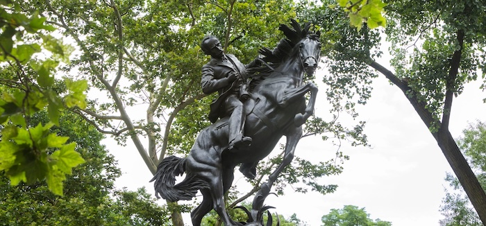 NYC Dwa pomniki "José Julián Martí " i "Simon Bolivar"