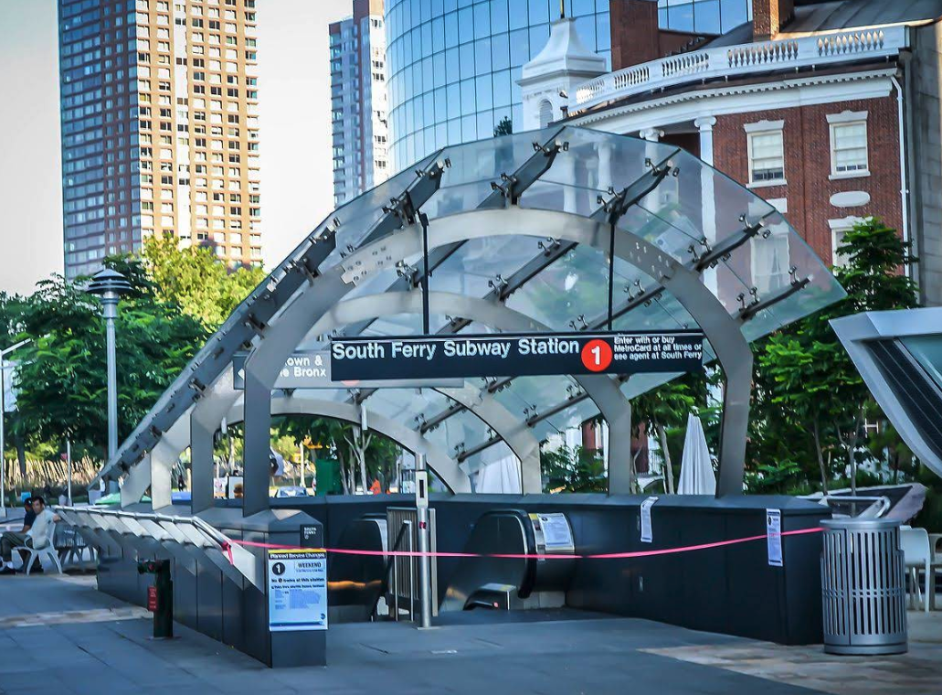 NYC Stacja końcowa metra "South Ferry".